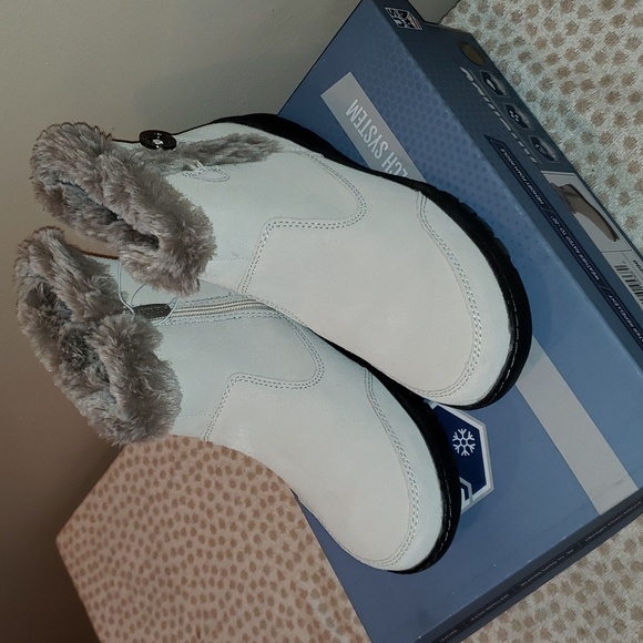 Khombu Women Boots, Size 7,  Color Cream - Picture 2 of 8